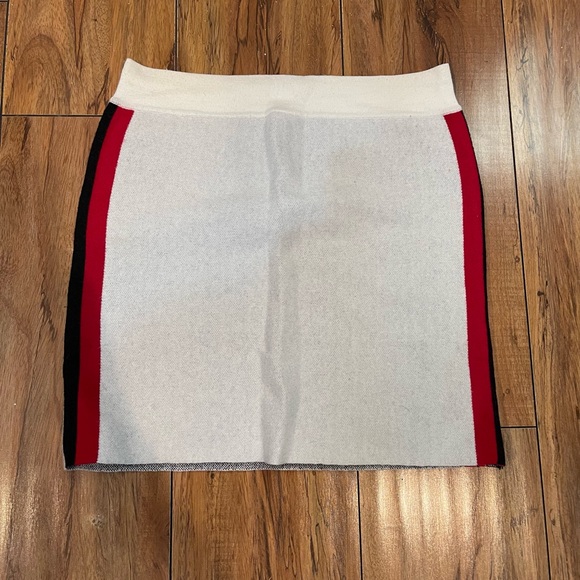 Women White-Red Black Short Skirt - Picture 3 of 4